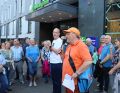 In Wuppertal begrüßt Lothar Dröse von der Kolpingsfamilie Wuppertal-Barmen die Teilnehmenden. 